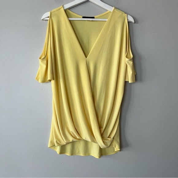 Jennie & Marlis Yellow V-Neck Drape Cold Shoulder Top Medium - Picture 1 of 7
